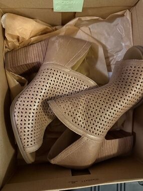 Lucky Brand Perforated Tan Open-Toe Ankle Booties